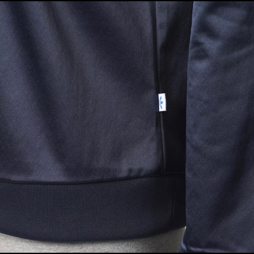 **SOLD**Adidas trefoil crew sweat in size xs Navy - Picture 6 of 8